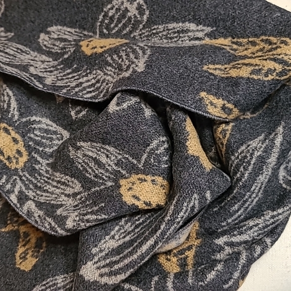 Chelsey II 100% silk infinity scarf.  So very soft! - Picture 2 of 4